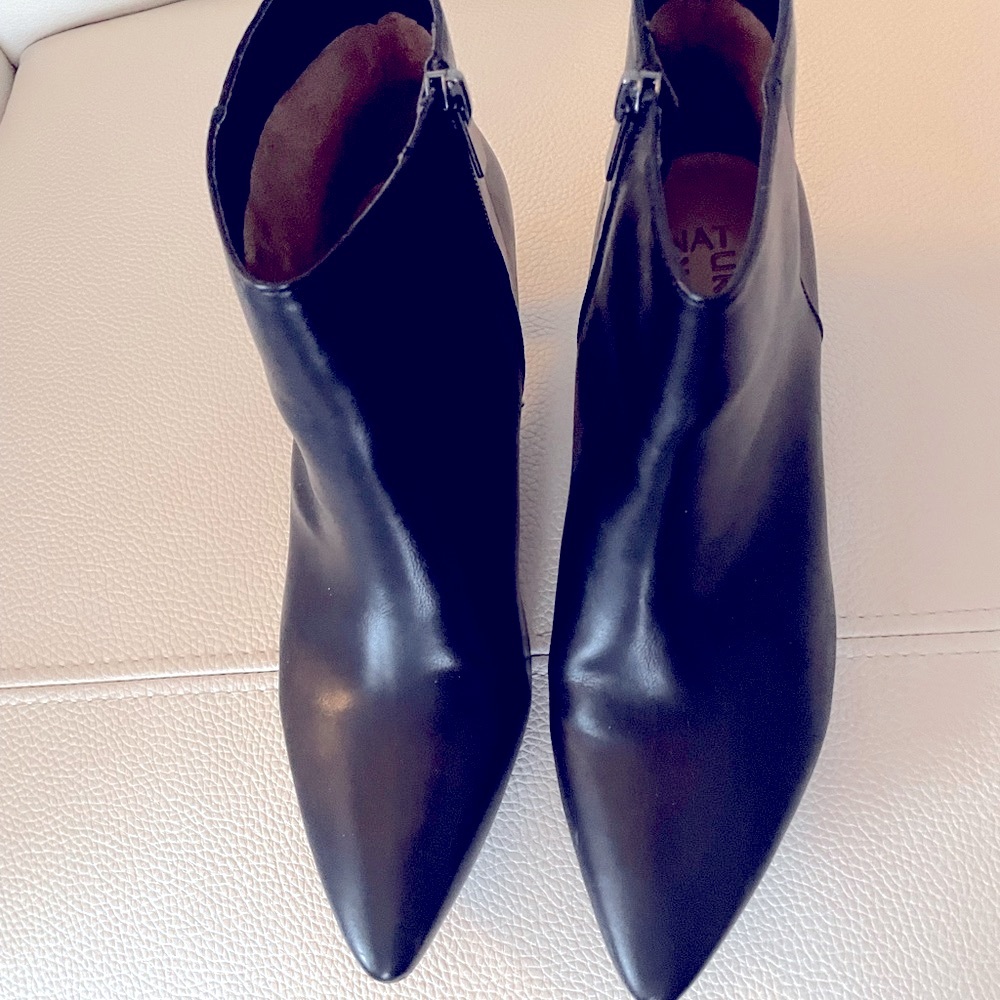 Naturalizer ankle bootie with kitten 2 inch heel